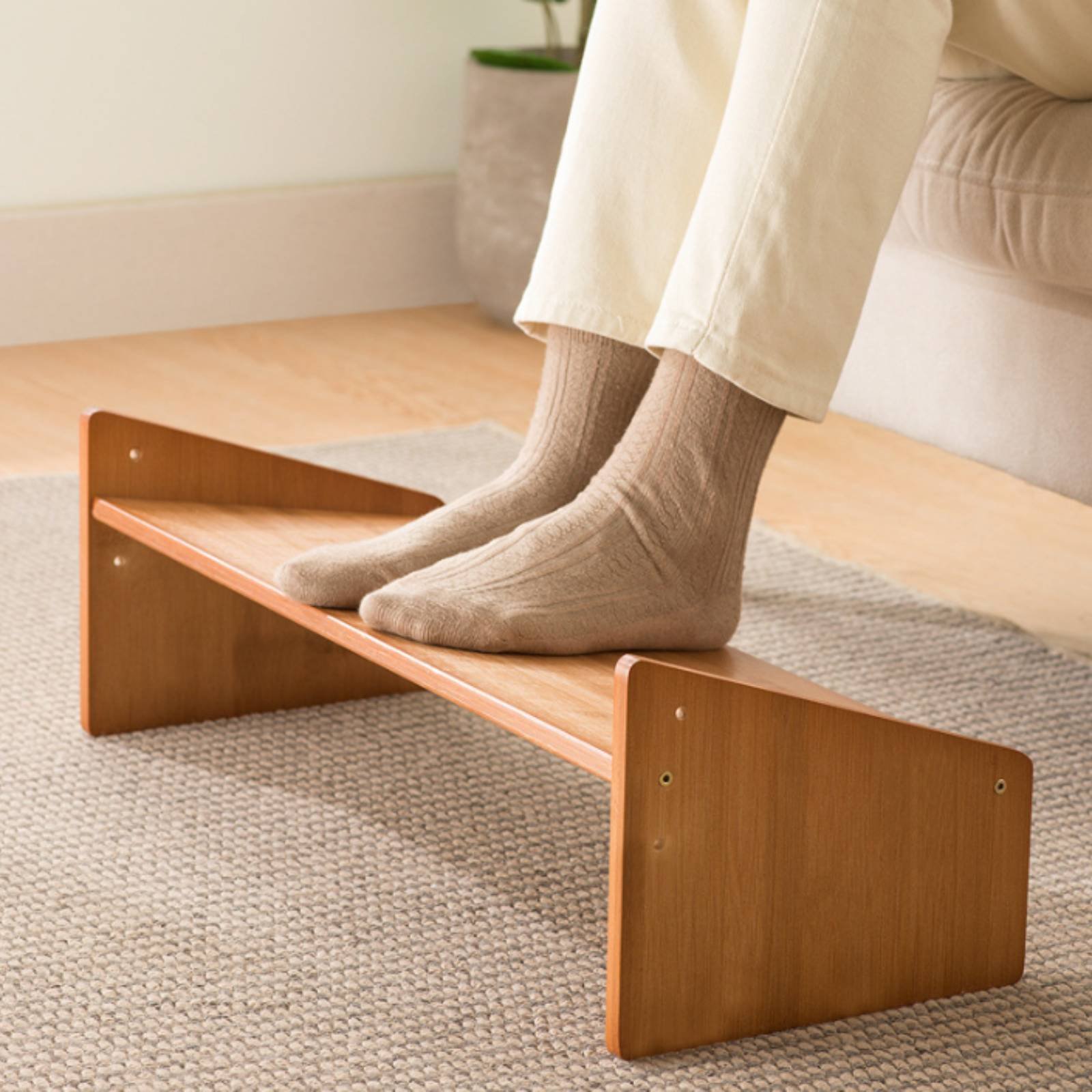 Furniture Chairs For Office - مسند قدم تحت المكتب بسطح واسع،